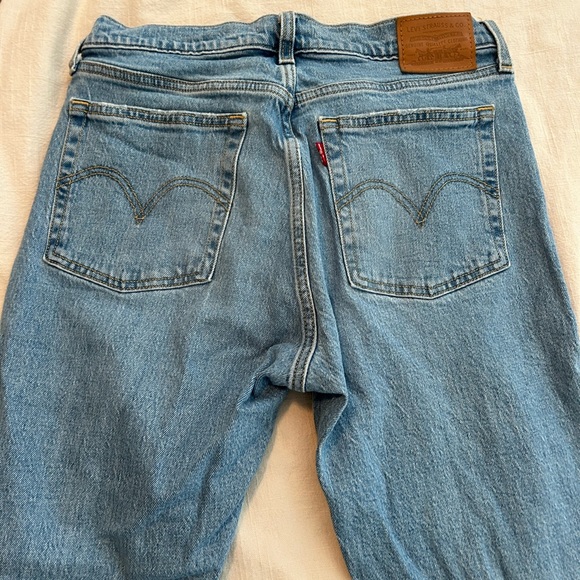 Levi’s Wedgie Straight Jean - Picture 3 of 3